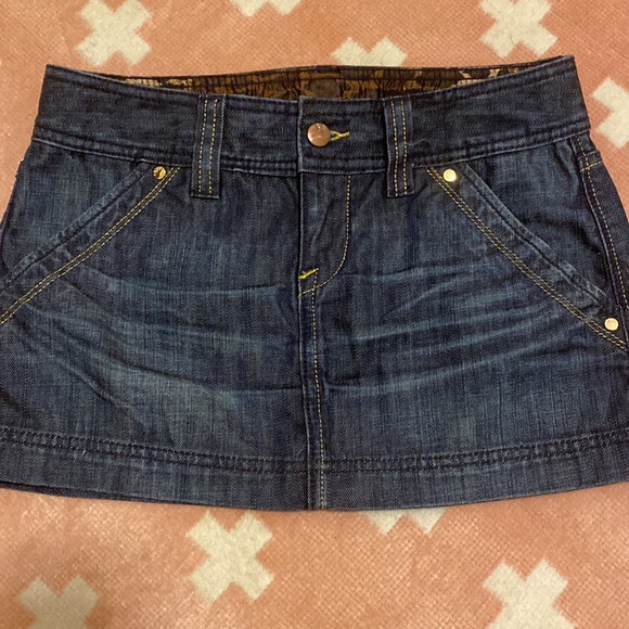 Denim Skirt w/ POCKETS - Picture 4 of 12